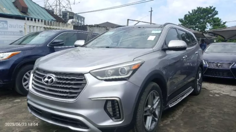 Hyundai Santa Fe   - 2014