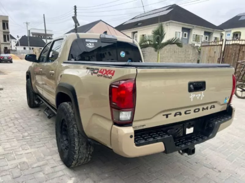 Toyota Tacoma   - 2018