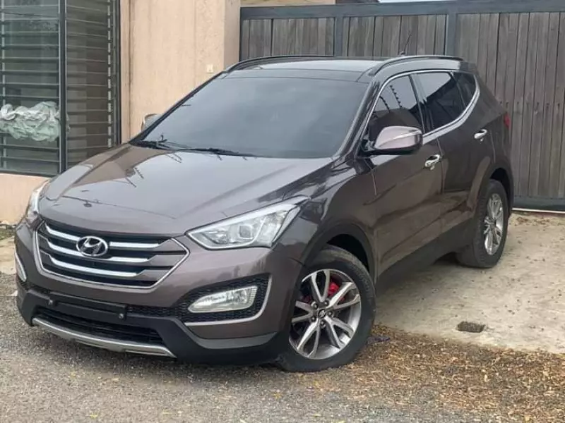 Hyundai Santa Fe   - 2013