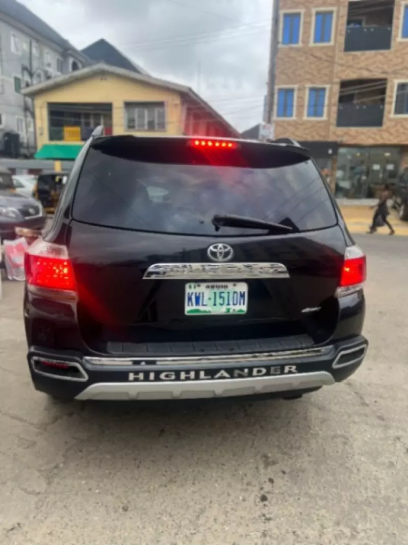 Toyota Highlander   - 2012