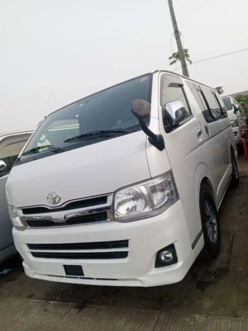 Toyota Hiace - 2012