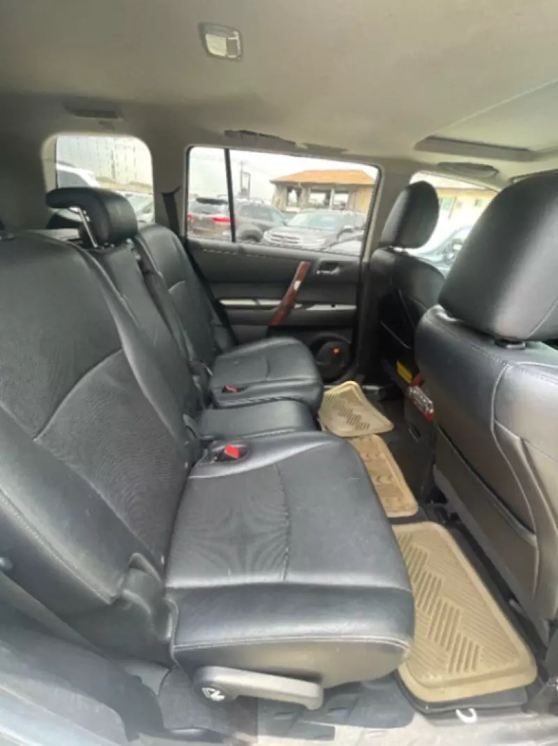 Toyota Highlander   - 2012