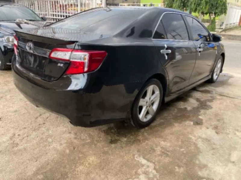 Toyota Camry   - 2012