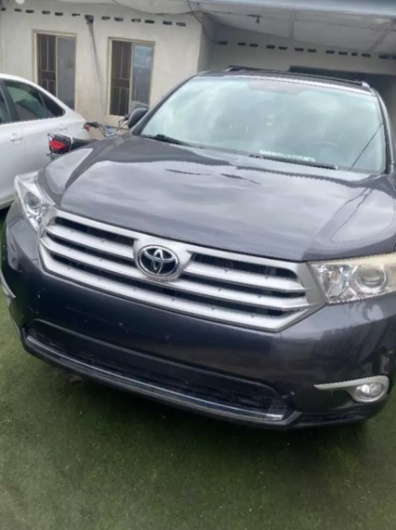 Toyota Highlander   - 2011