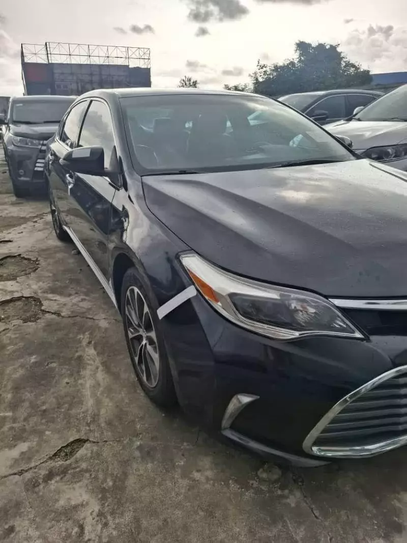 Toyota Avalon   - 2016