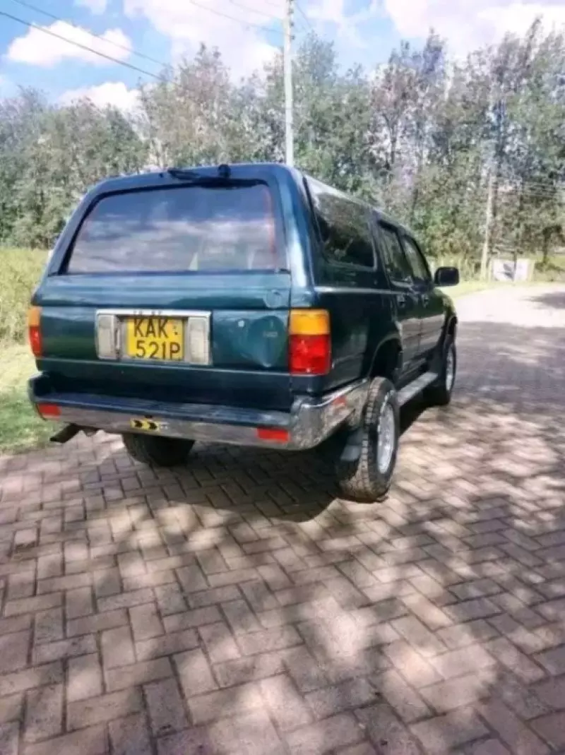 Toyota Hilux Surf    - 1989