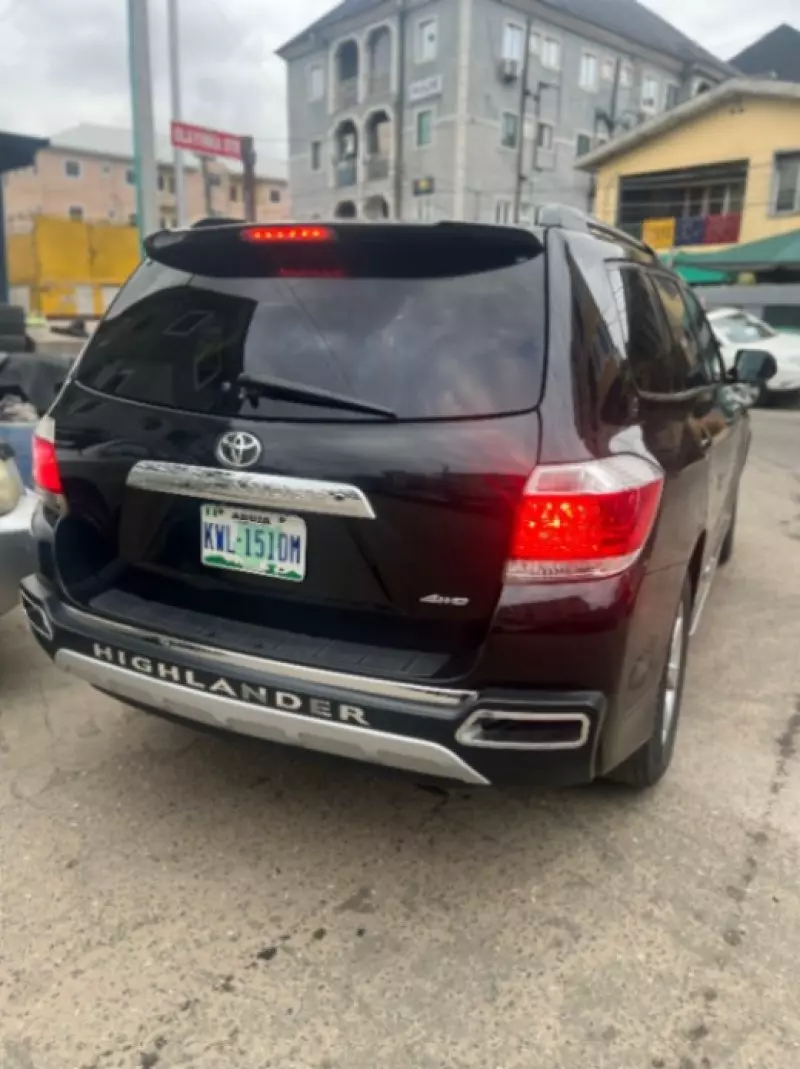 Toyota Highlander   - 2012