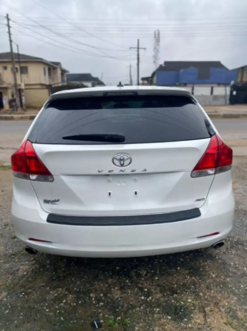 Toyota Venza   - 2011