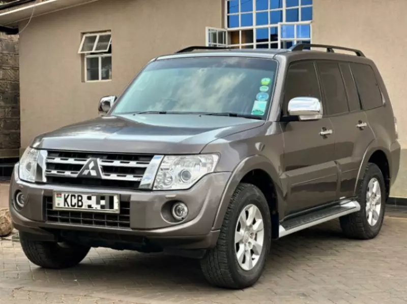 Mitsubishi Pajero   - 2014