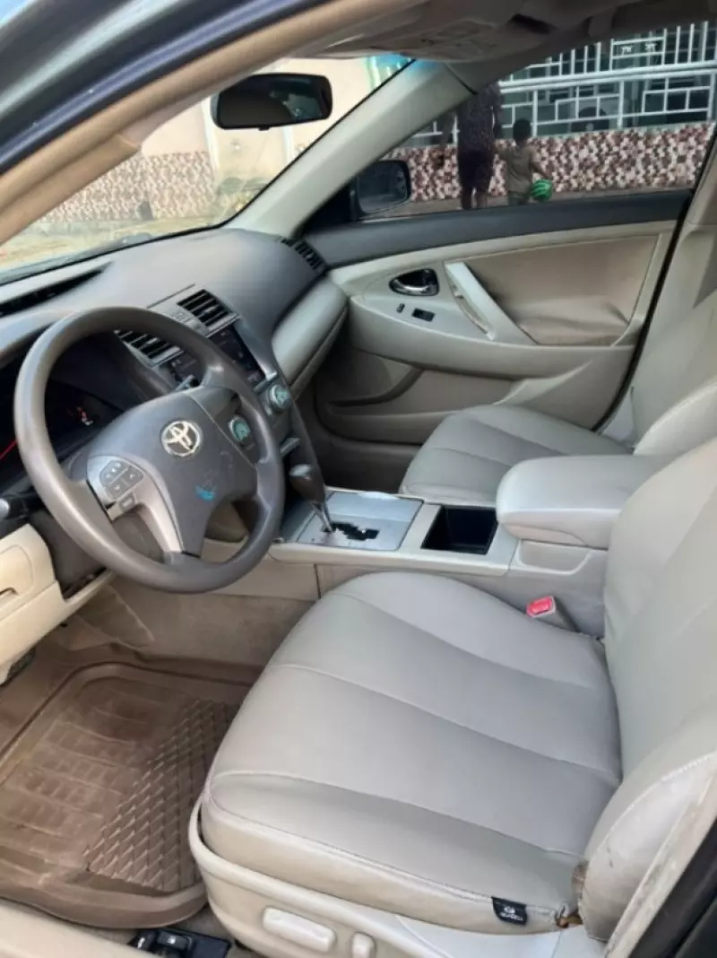 Toyota Camry   - 2009