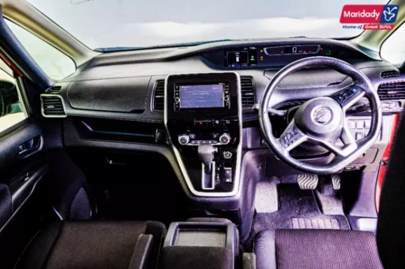 Nissan Serena   - 2017