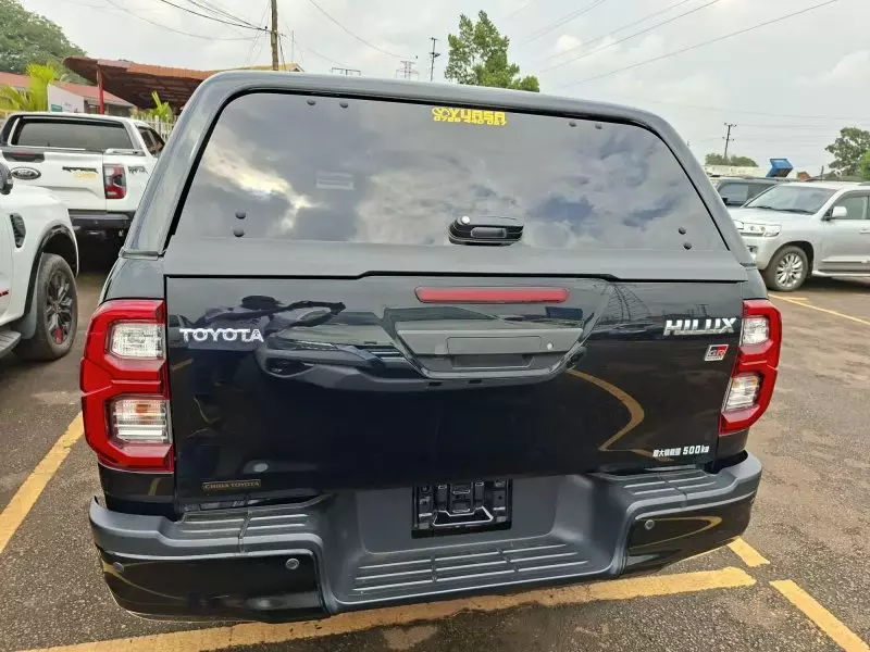 Toyota Hilux    - 2023