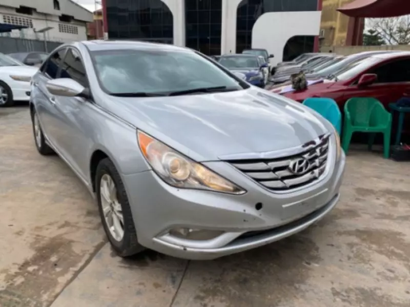 Hyundai Sonata   - 2011