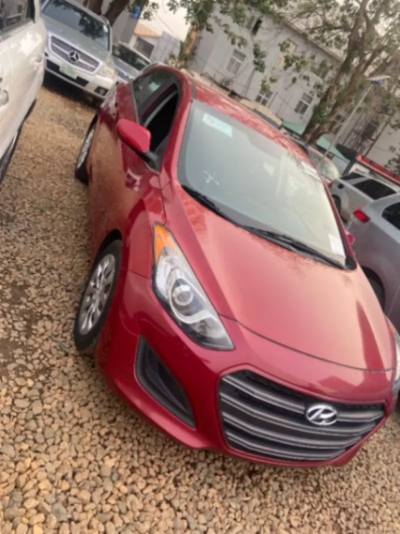 Hyundai Elantra GT   - 2017