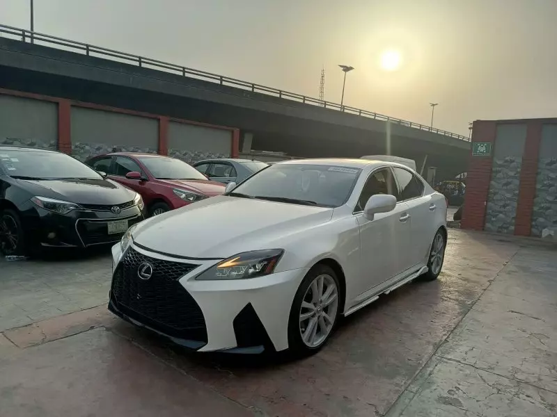 Lexus IS