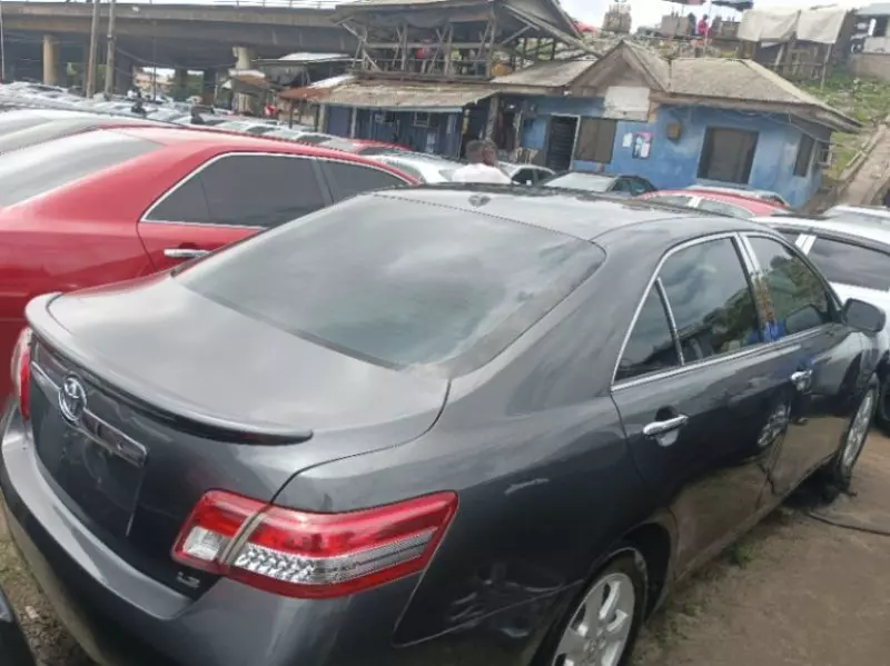 Toyota camry   - 2011