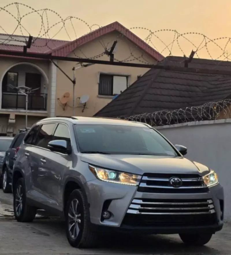 Toyota Highlander   - 2019