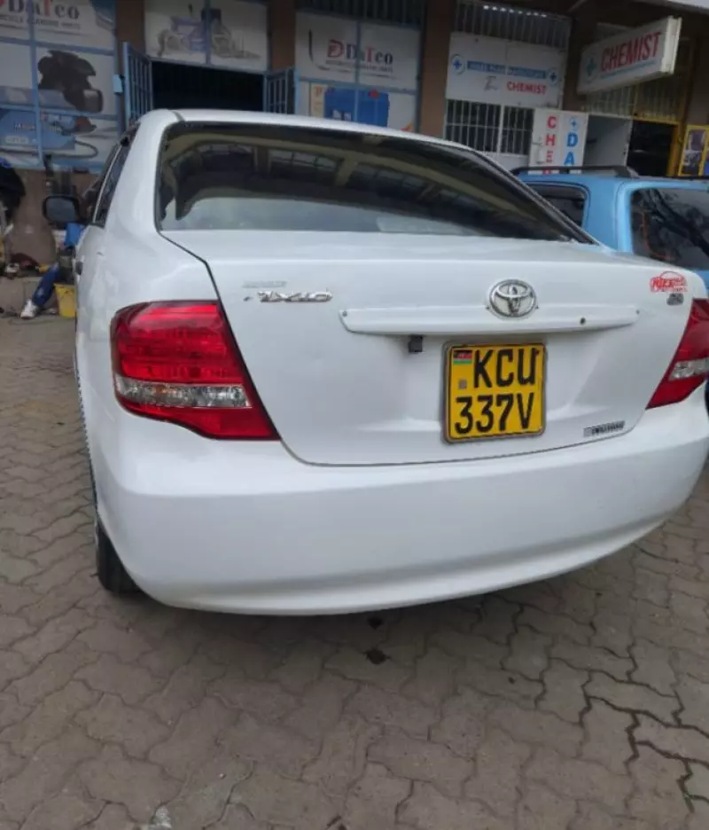 Toyota Axio    - 2010