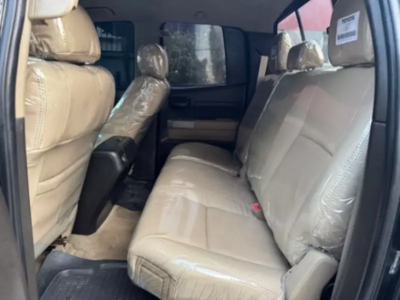 Toyota Hilux   - 2012