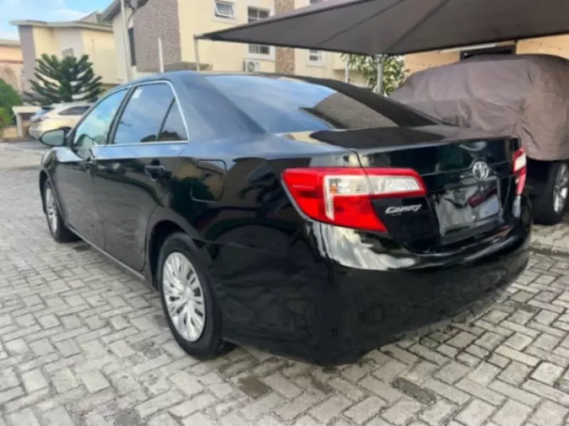 Toyota Camry   - 2010