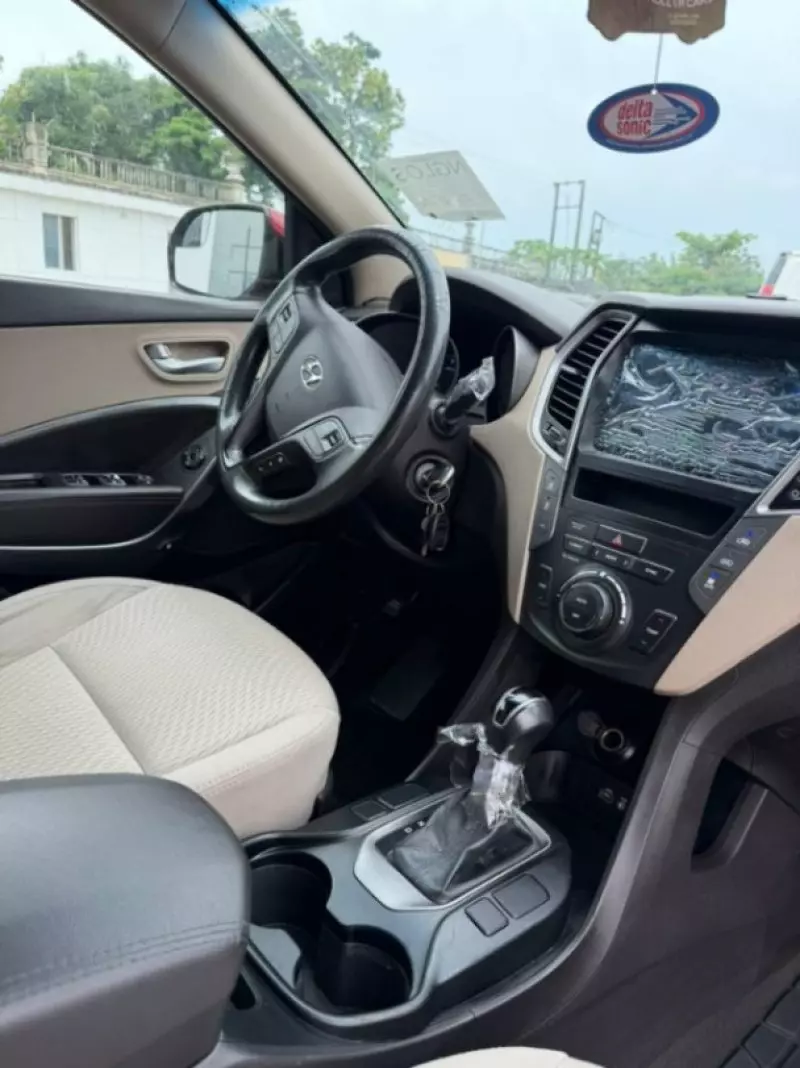 Hyundai Santa Fe   - 2017