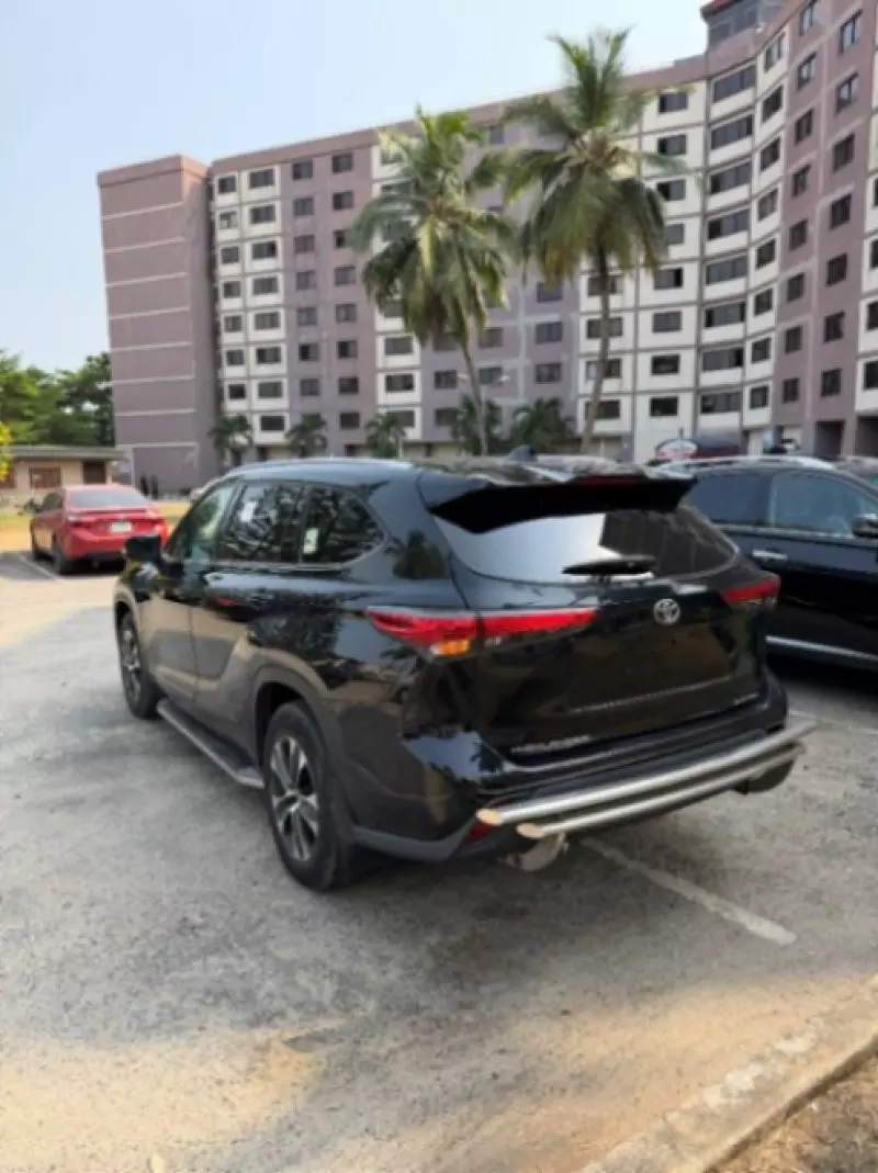 Toyota Highlander   - 2020