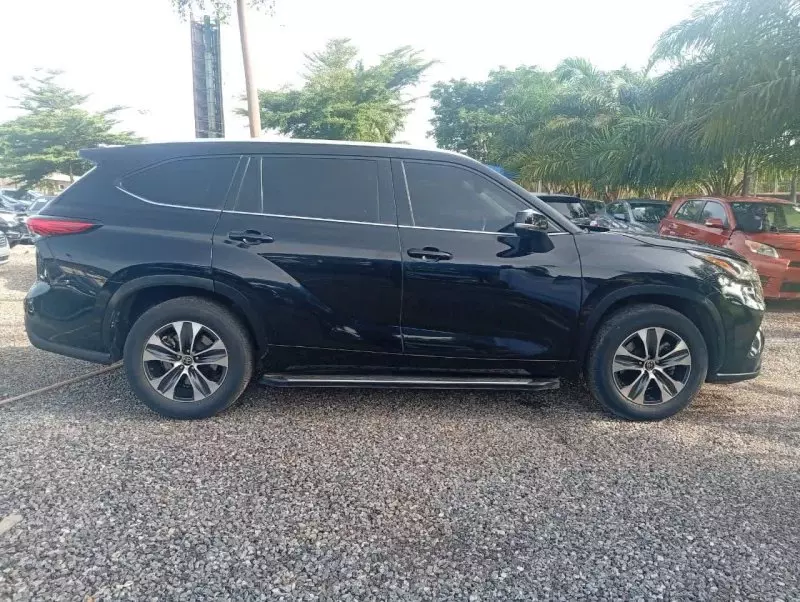 Toyota Highlander   - 2022