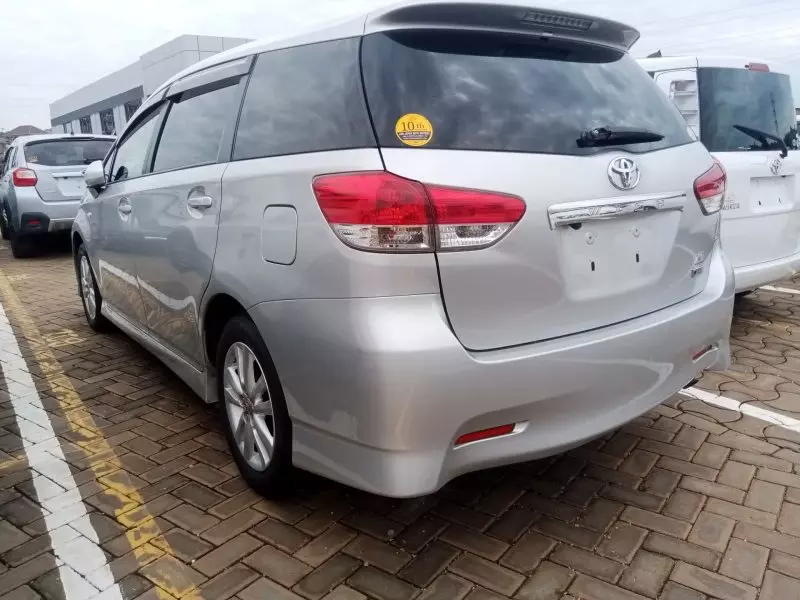 Toyota Wish   - 2012