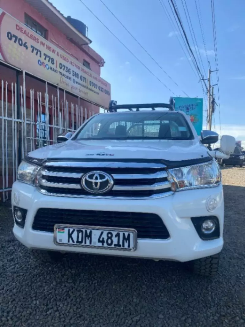 Toyota Hilux    - 2017