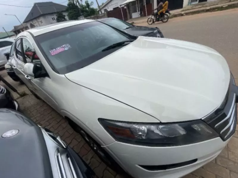 Honda Crosstour   - 2010