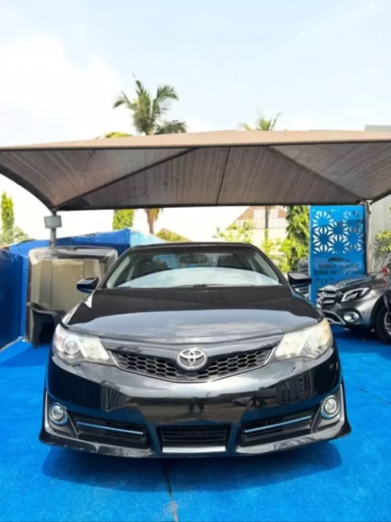 Toyota Camry   - 2014