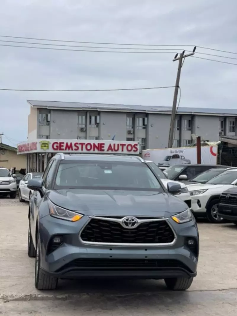 Toyota Highlander   - 2022