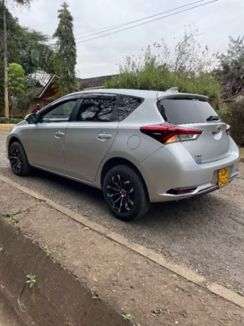 Toyota Auris   - 2015