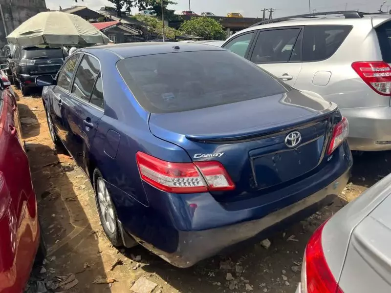 Toyota Camry   - 2011