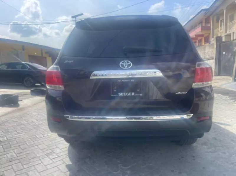 Toyota Highlander   - 2013