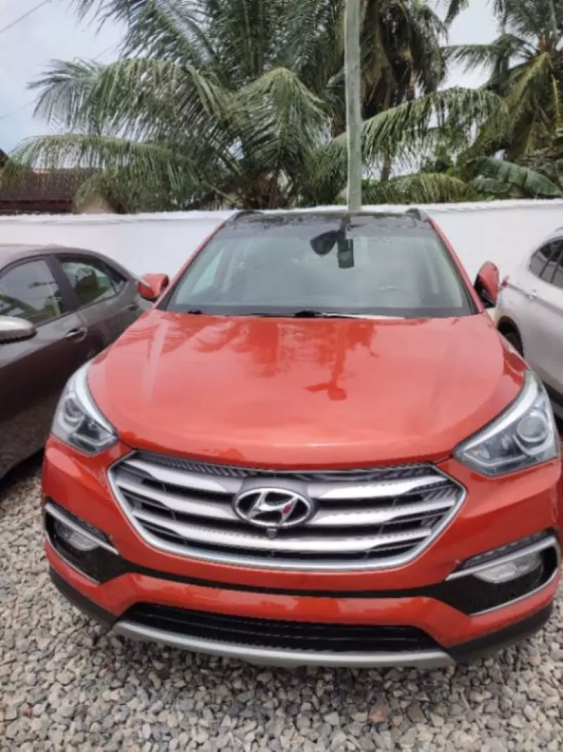 Hyundai Santa Fe   - 2017