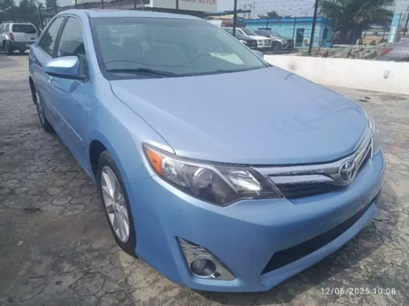 Toyota Camry   - 2014