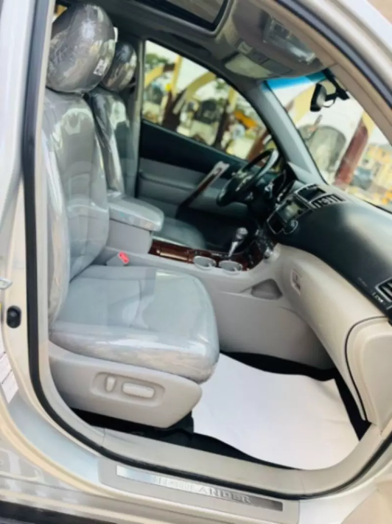 Toyota Highlander   - 2013