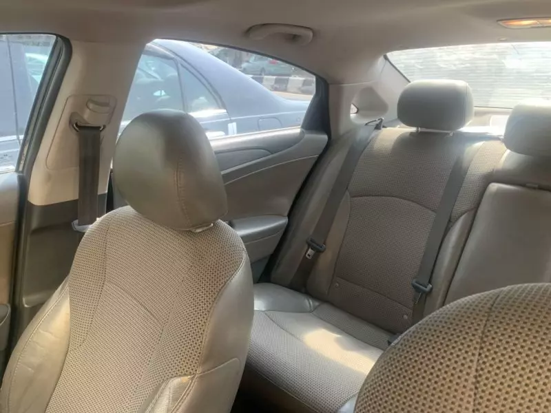 Hyundai Sonata   - 2011