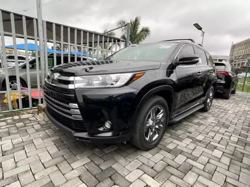 Toyota Highlander   - 2019