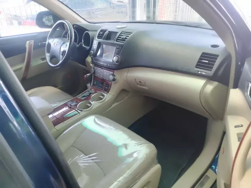 Toyota Highlander   - 2011