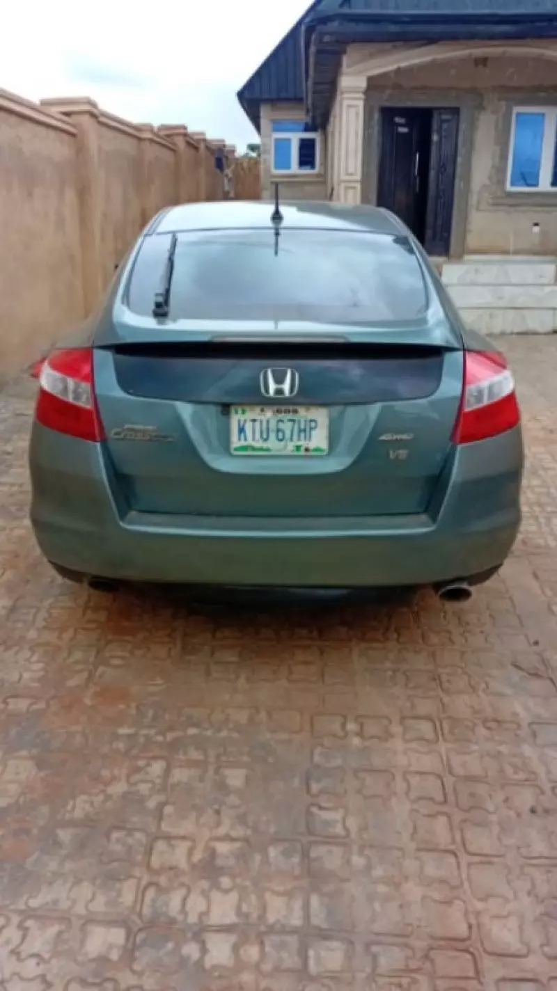 Honda Crosstour   - 2010