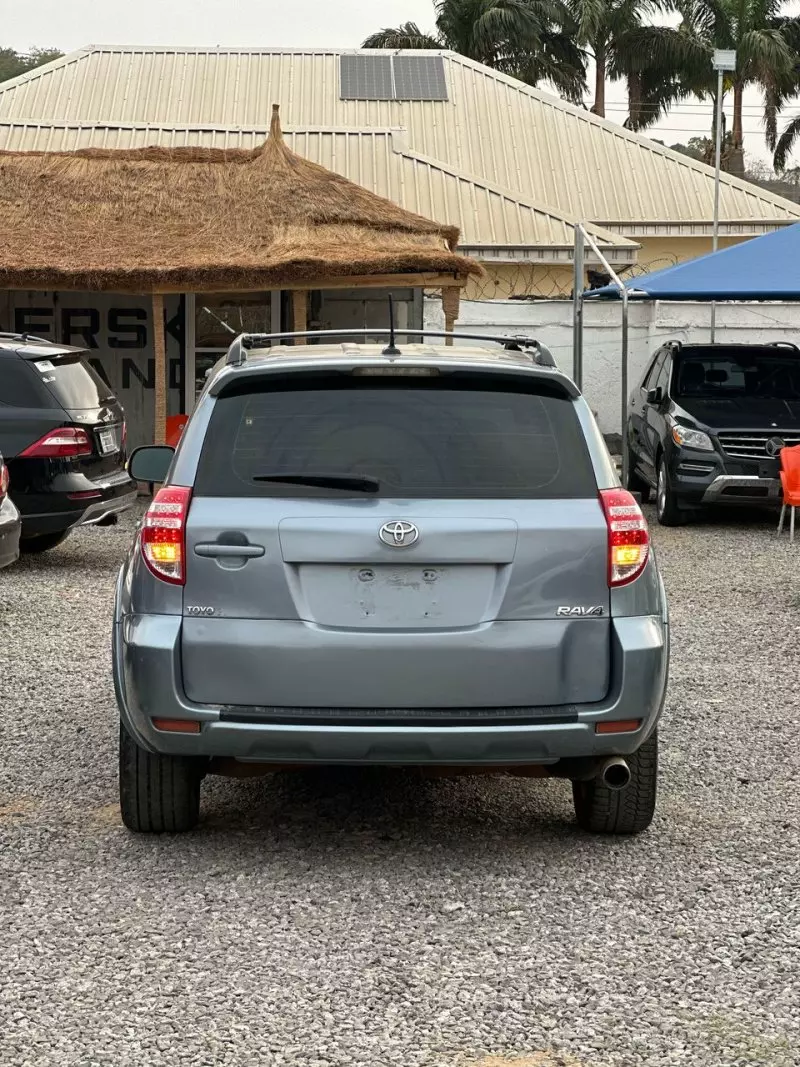Toyota RAV 4   - 2009