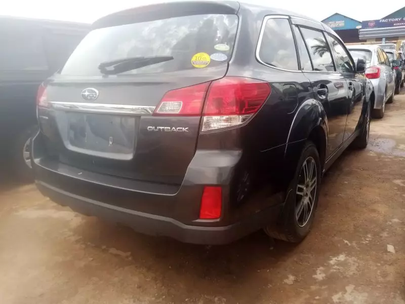 Subaru Outback   - 2012