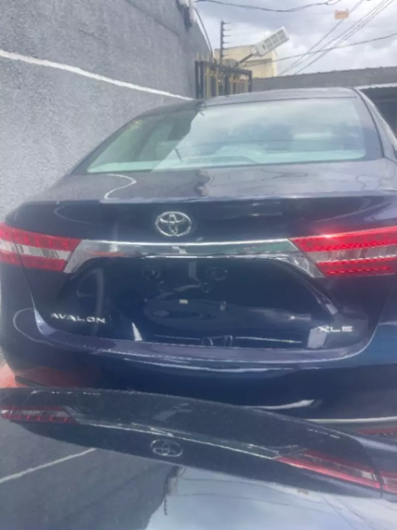 Toyota Avalon   - 2013