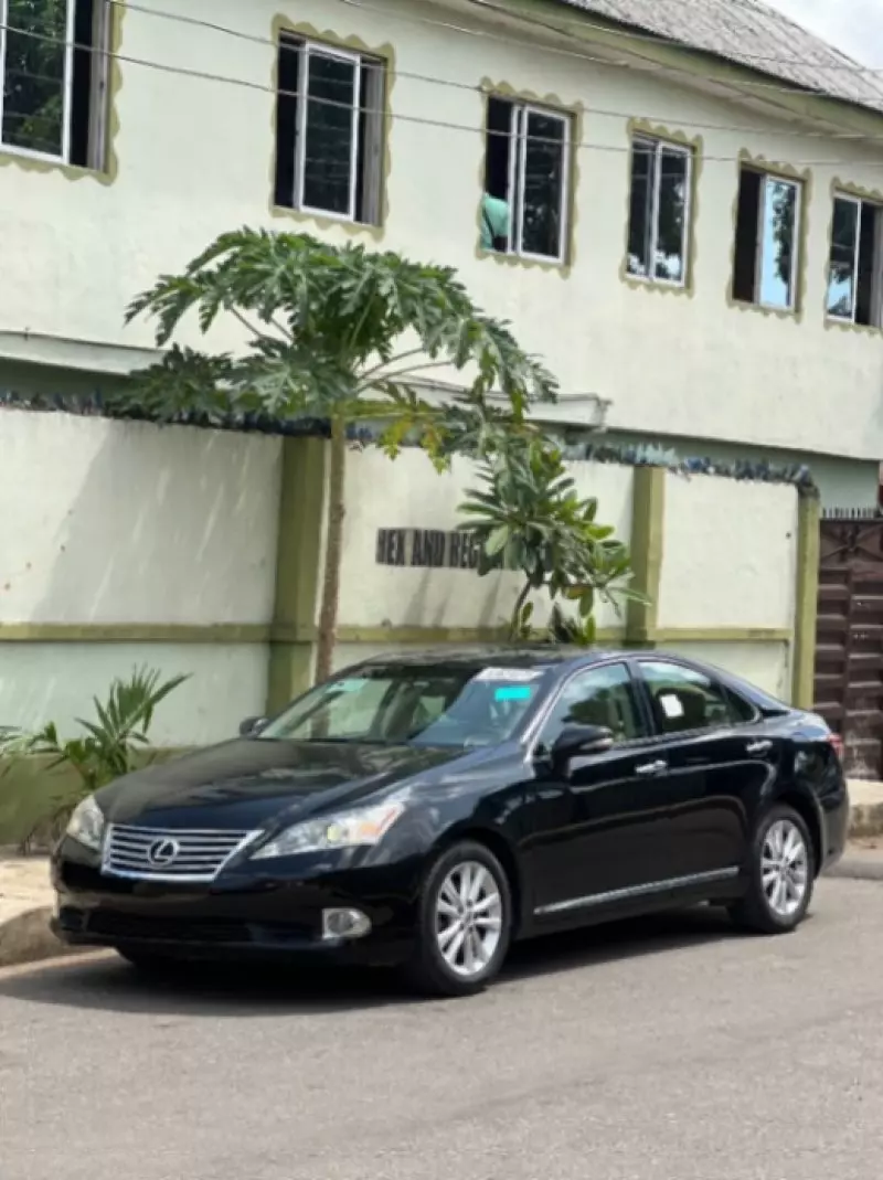 Lexus ES 350   - 2010