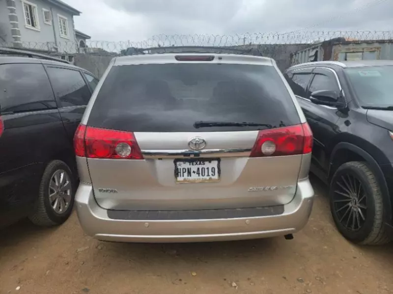 Toyota Sienna   - 2007