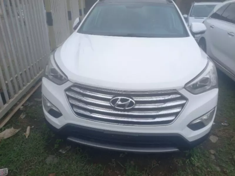Hyundai Santa Fe   - 2015