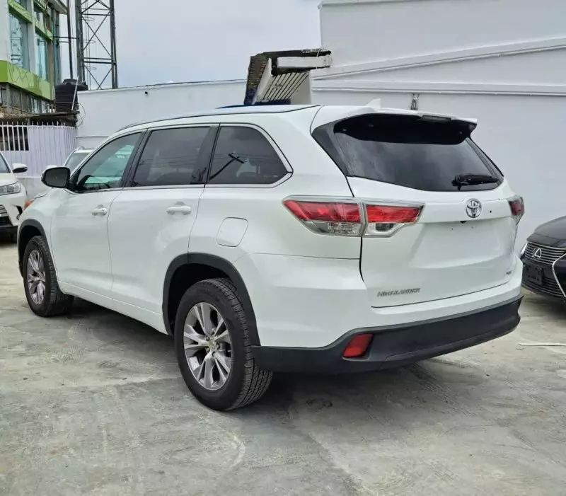 Toyota Highlander   - 2015