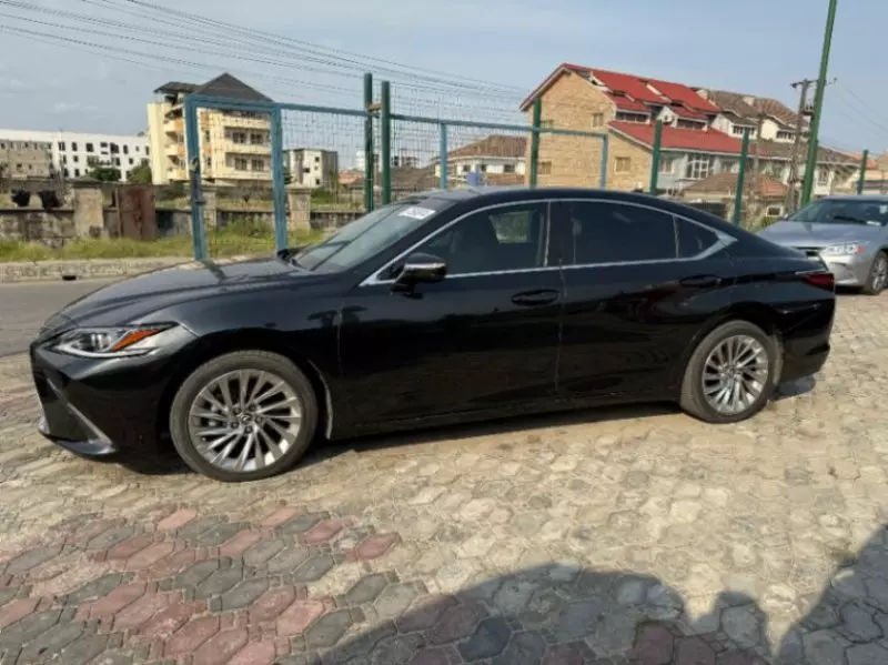 Lexus ES 350   - 2019